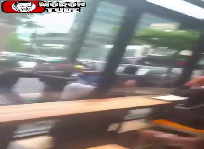Video :A gay guy says two Shake Shack employees attacked him after he kissed his lover